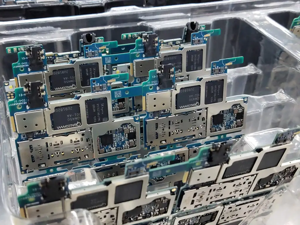 汽车电子配件连续模与成型模具选型对比指南正文配图 1